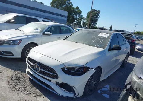 2022 Mercedes-Benz C 300 Sedan z USA, uszkodzony, nr VIN W1KAF4GB7NR017758